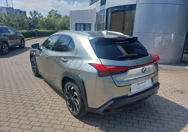 Lexus UX cena 124900 przebieg: 120349, rok produkcji 2019 z Szczecin małe 407